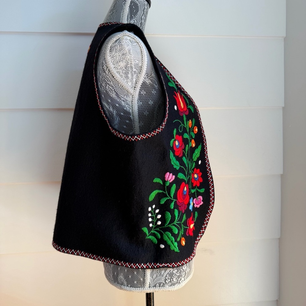 Traditional Hungarian Matyo Vest Floral embroidered Folk Vest - Picture 3 of 5